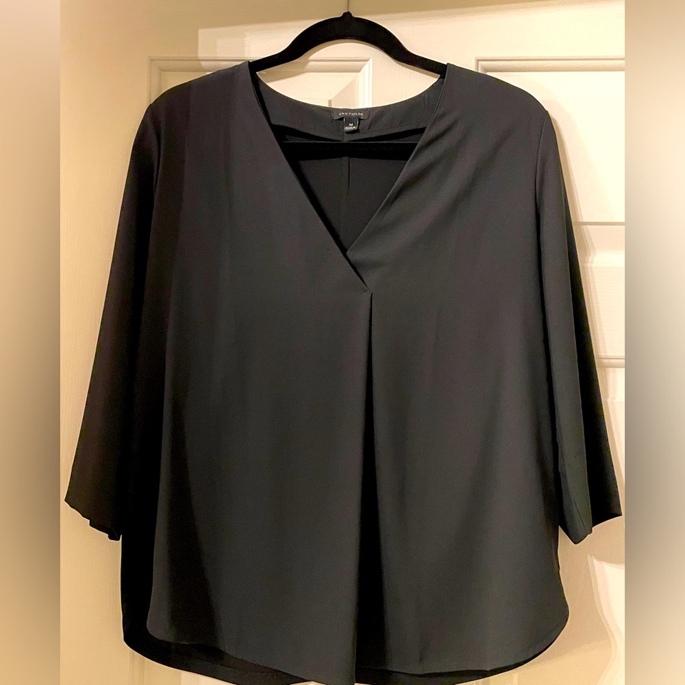 Like NEW- Ann Taylor 3/4 sleeve black blouse - M Medium